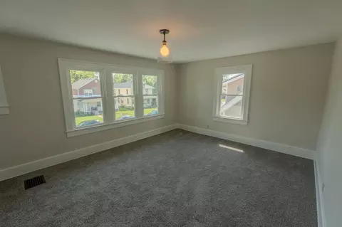 Bedroom - 368 E Madison Ave, Springfield, OH 45503 photo 2 of 8