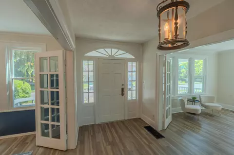 Entry Way - 368 E Madison Ave, Springfield, OH 45503 photo 1 of 6
