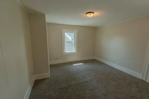 Bedroom - 368 E Madison Ave, Springfield, OH 45503 photo 3 of 8