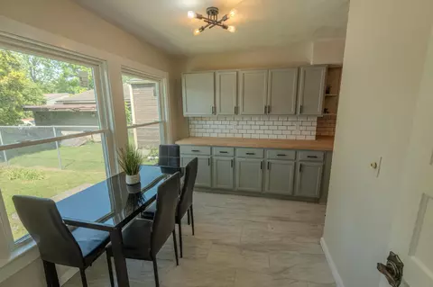 Dining - 368 E Madison Ave, Springfield, OH 45503 photo 1 of 2