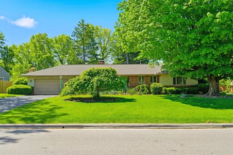 2681 Donna Dr, Columbus, OH 43220