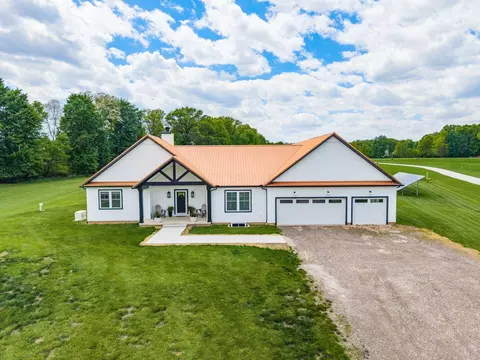 1602 Rome Corners Rd, Galena, OH 43021