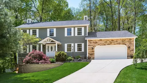 5180 Pine Valley Dr, Zanesville, OH 43701