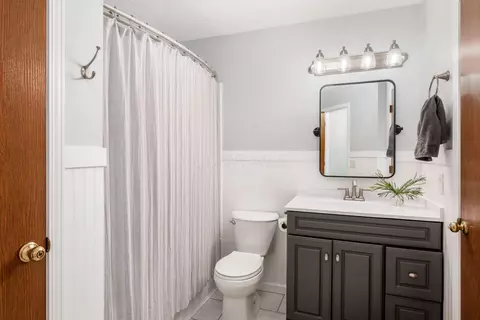 Bath - 827 Bledsoe Dr, Galloway, OH 43119 photo 2 of 2