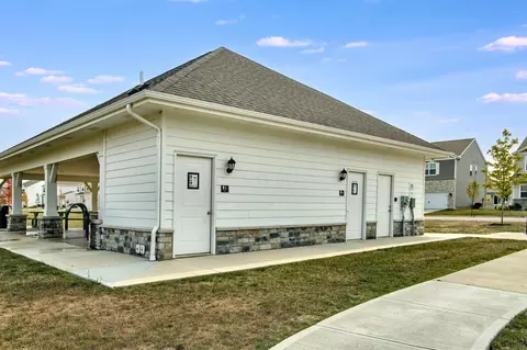 Exterior - 552 Darliene Dr, Plain City, OH 43064 photo 4 of 4