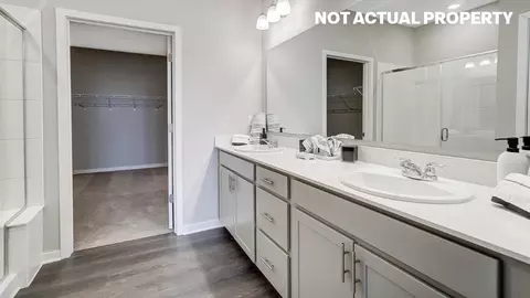 Bath - 552 Darliene Dr, Plain City, OH 43064 photo 1 of 4