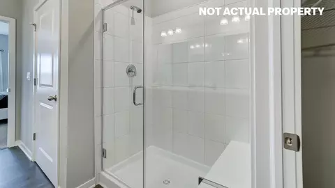 Bath - 552 Darliene Dr, Plain City, OH 43064 photo 2 of 4