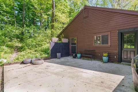 Exterior - 812 Beech Dr, Columbus, OH 43235 photo 7 of 15