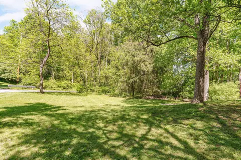 Exterior - 812 Beech Dr, Columbus, OH 43235 photo 8 of 15