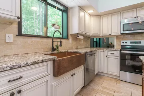 Kitchen - 812 Beech Dr, Columbus, OH 43235 photo 2 of 5