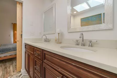 Bath - 812 Beech Dr, Columbus, OH 43235 photo 3 of 4