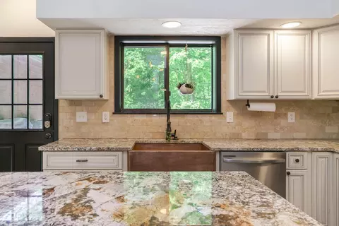 Kitchen - 812 Beech Dr, Columbus, OH 43235 photo 4 of 5