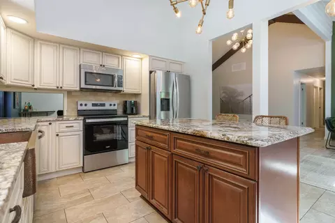 Kitchen - 812 Beech Dr, Columbus, OH 43235 photo 3 of 5