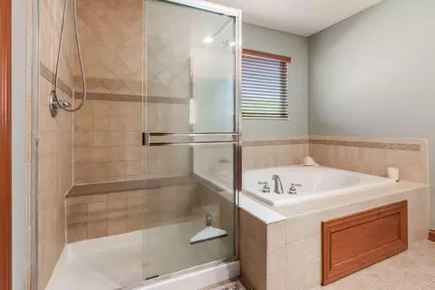 Bath - 8024 Millway Loop, Powell, OH 43065 photo 4 of 8