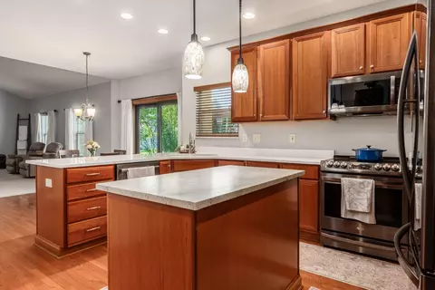 Kitchen - 8024 Millway Loop, Powell, OH 43065 photo 4 of 5