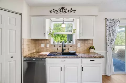 Kitchen - 280 Pinecrest Dr, Delaware, OH 43015 photo 6 of 8