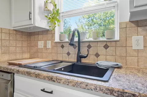 Kitchen - 280 Pinecrest Dr, Delaware, OH 43015 photo 7 of 8