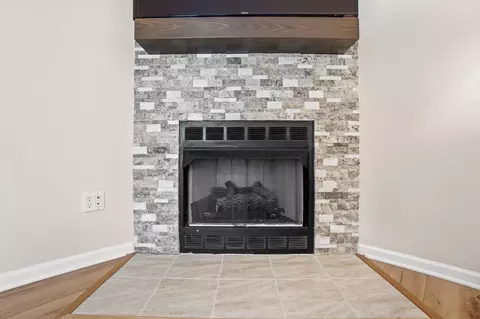 Living - 280 Pinecrest Dr, Delaware, OH 43015 photo 4 of 4
