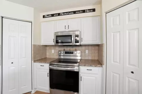Kitchen - 280 Pinecrest Dr, Delaware, OH 43015 photo 5 of 8