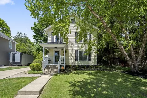 124 W Maple St, Granville, OH 43023