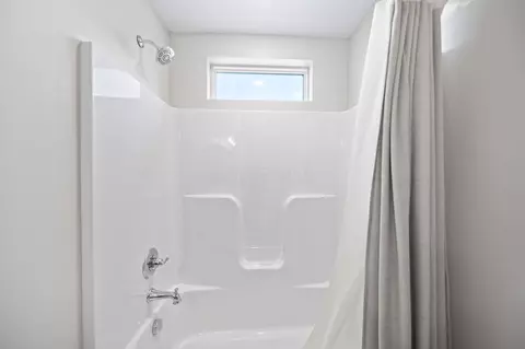 Bath - 21746 Winstead Rd, Circleville, OH 43113 photo 5 of 5