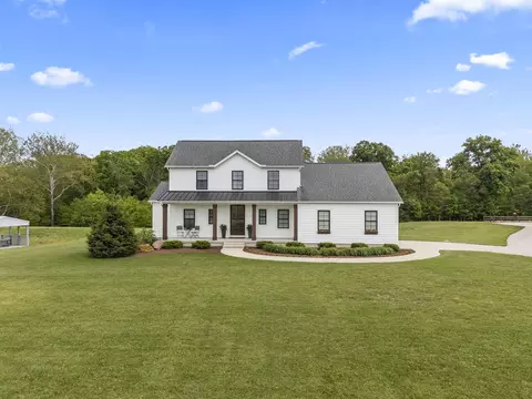 Exterior - 21746 Winstead Rd, Circleville, OH 43113 photo 2 of 17
