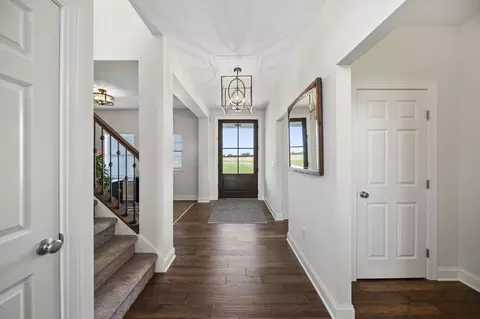 Entry Way - 21746 Winstead Rd, Circleville, OH 43113 photo 2 of 10