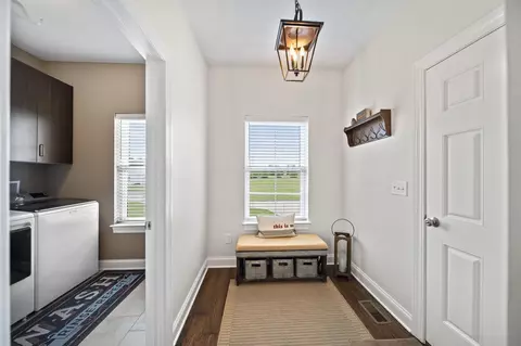 Entry Way - 21746 Winstead Rd, Circleville, OH 43113 photo 7 of 10