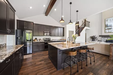 Kitchen - 21746 Winstead Rd, Circleville, OH 43113 photo 3 of 8