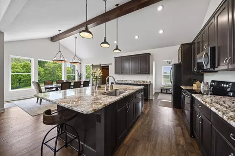 Kitchen - 21746 Winstead Rd, Circleville, OH 43113 photo 5 of 8