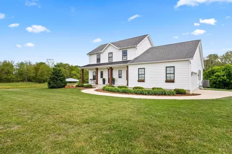 Exterior - 21746 Winstead Rd, Circleville, OH 43113 photo 5 of 17