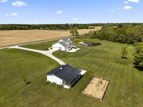 Exterior - 21746 Winstead Rd, Circleville, OH 43113 photo 3 of 17