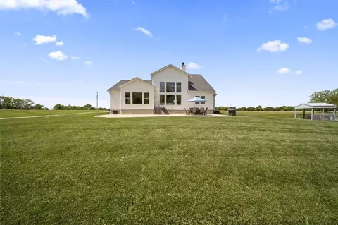 Exterior - 21746 Winstead Rd, Circleville, OH 43113 photo 9 of 17