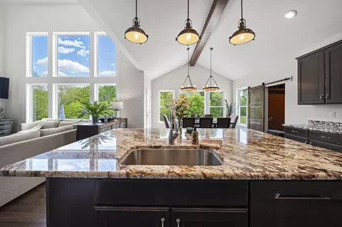 Kitchen - 21746 Winstead Rd, Circleville, OH 43113 photo 6 of 8