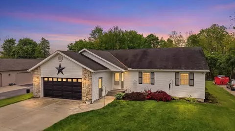 749 Country Club Dr, Howard, OH 43028