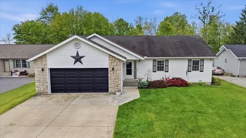749 Country Club Dr, Howard, OH 43028