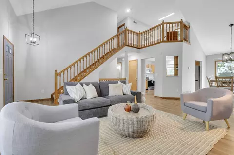 8578 Smokey Hollow Dr, Lewis Center, OH 43035