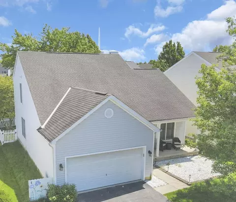 8578 Smokey Hollow Dr, Lewis Center, OH 43035