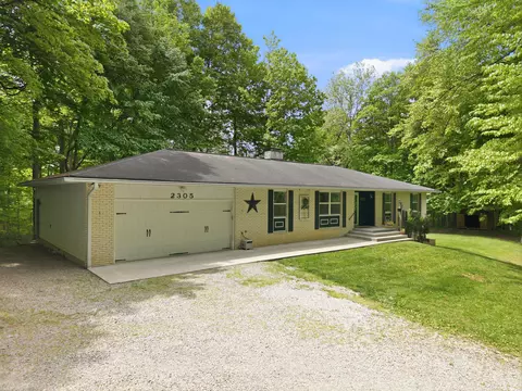 2305 Ivy Ln NE, Lancaster, OH 43130