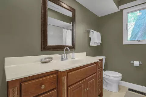 Bath - 2411 Sovron Ct, Dublin, OH 43016 photo 3 of 4