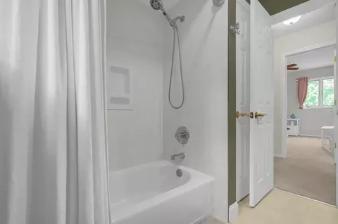 Bath - 2411 Sovron Ct, Dublin, OH 43016 photo 4 of 4
