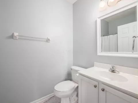 Bath - 6482 Ringsend Ct, Dublin, OH 43016 photo 5 of 5