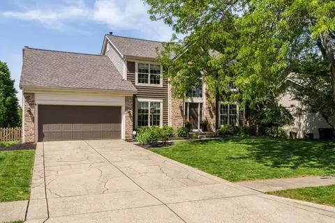 4500 Huntwicke Dr, Hilliard, OH 43026