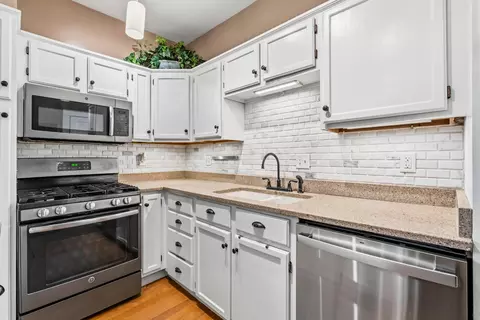 Kitchen - 167 E Mithoff St, Columbus, OH 43206 photo 4 of 6