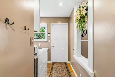 Entry Way - 167 E Mithoff St, Columbus, OH 43206 photo 5 of 5