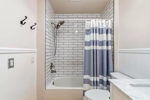 Bath - 167 E Mithoff St, Columbus, OH 43206 photo 6 of 7