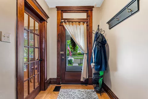 Entry Way - 167 E Mithoff St, Columbus, OH 43206 photo 1 of 5