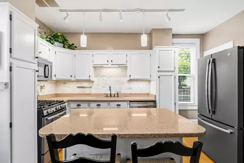 Kitchen - 167 E Mithoff St, Columbus, OH 43206 photo 2 of 6