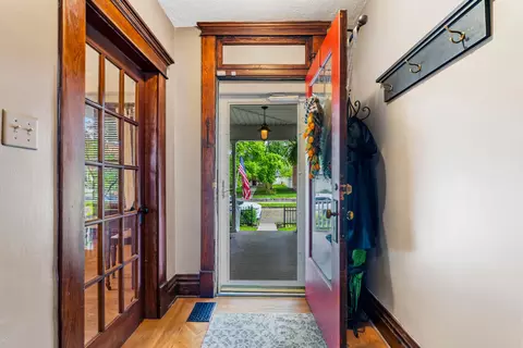 Entry Way - 167 E Mithoff St, Columbus, OH 43206 photo 2 of 5