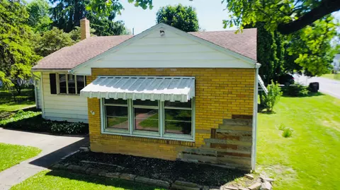 23 State St, Jeffersonville, OH 43128